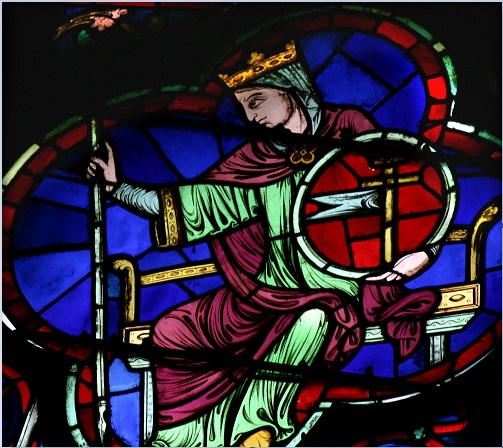 Voici la vertu de l'espérance, la troisième vertu théologale de la foi chrétienne, qui suit la charité et la foi vues à la rosace ouest de Notre-Dame de Paris. Sans l'espérance, vertu toute en finesse et discrétion, nous ne poserions pas le pied par terre le matin en nous levant. Chaque jour nous souhaitons intimement que quelque chose de nouveau, de bien, arrive. L'espérance est symbolisée par un oriflamme qui claque au vent, attaché à une hampe terminée en double croix. La bannière de couleur blanche conduit vers la lumière, la pureté, la légèreté, seule véritable espérance pour le chrétien. L'espérance, cette vertu théologale, change notre vision des jours anodins et routiniers. La lumière est à trouver dans ceux-ci, il n'y a pas à attendre de grand jour. Autrement, si demain est comme hier, sans espoir de changement, à quoi bon cette vie ? Voici la vertu de l'espérance, la troisième vertu théologale de la foi chrétienne, qui suit la charité et la foi vues à la rosace ouest de Notre-Dame de Paris. Sans l'espérance, vertu toute en finesse et discrétion, nous ne poserions pas le pied par terre le matin en nous levant. Chaque jour nous souhaitons intimement que quelque chose de nouveau, de bien, arrive. L'espérance est symbolisée par un oriflamme qui claque au vent, attaché à une hampe terminée en double croix. La bannière de couleur blanche conduit vers la lumière, la pureté, la légèreté, seule véritable espérance pour le chrétien. L'espérance, cette vertu théologale, change notre vision des jours anodins et routiniers. La lumière est à trouver dans ceux-ci, il n'y a pas à attendre de grand jour. Autrement, si demain est comme hier, sans espoir de changement, à quoi bon cette vie ?