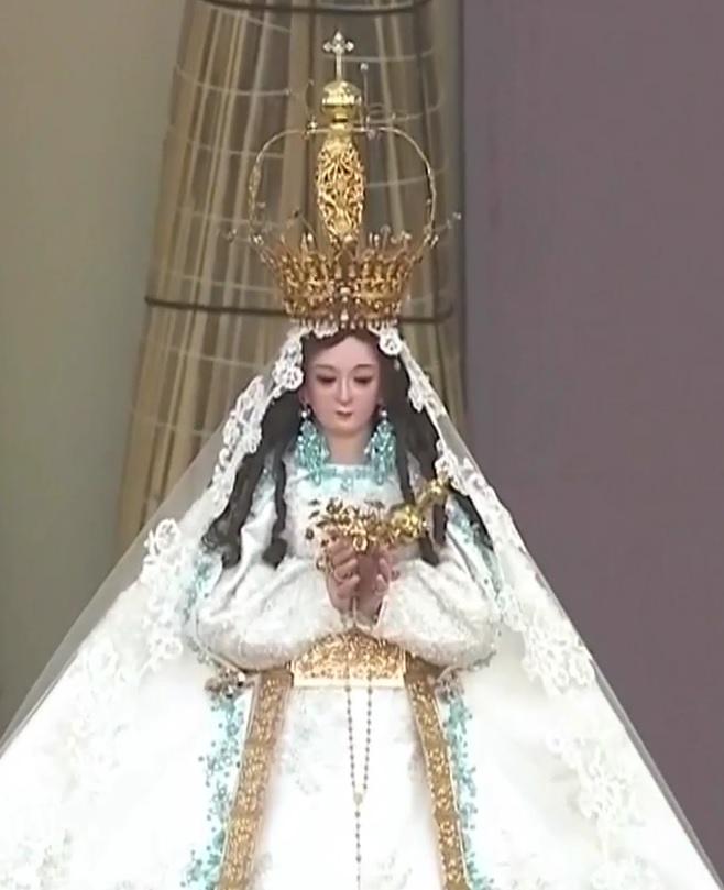 Notre Dame de la Porte durant la messe face au Pacifique à Trujillo