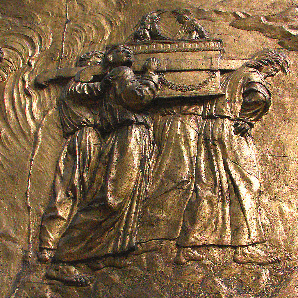 Bas-relief d'un autel de la cathédrale d'Auch - le transport de l'Arche d'Alliance.