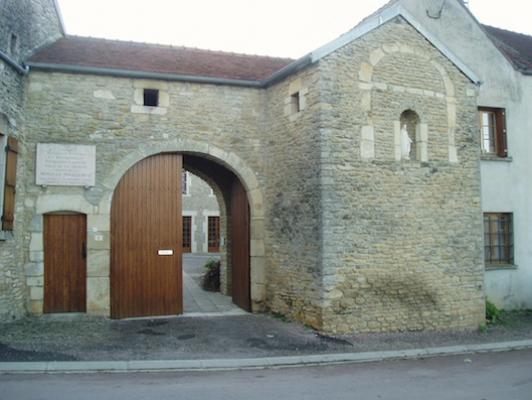 Porche de la maison natale de Sainte Catherine Labouré