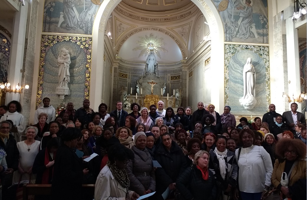 Photo prise dans la Chapelle ce mardi 5 mars à la fin de la messe de 15h30 pour les associés de la Médaille Miraculeuse, juste la veille du Carême.