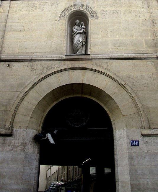 Porche du 140 rue du Bac à Parus