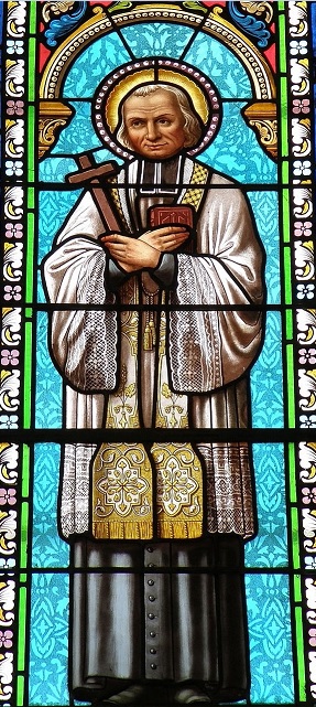 Vitrail de saint Jean-Marie Vianney, dans la chapelle Notre-Dame-de-Consolation à Pierrelongue Drôme