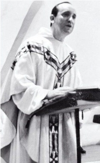 Jorge Mario Bergoglio, prêtre dans la Compagnie de Jésus