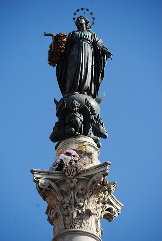 la Colonne de l'Immaculée place d'Espagne à Rome la Colonne de l'Immaculée place d'Espagne à Rome
