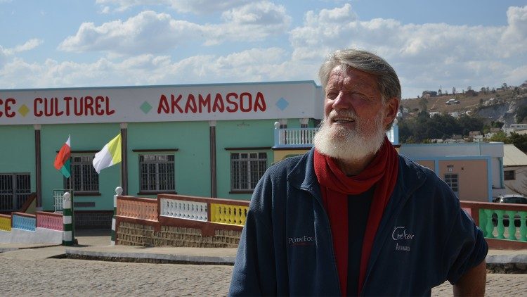 Père Pedro Opeka, Lazariste, fondateur de la « Cité d’amitié », Akamasoa-Antananarivo-Madagascar (Photo: JP Bodjoko, SJ-Vaticannews) Père Pedro Opeka, Lazariste, fondateur de la « Cité d’amitié », Akamasoa-Antananarivo-Madagascar (Photo: JP Bodjoko, SJ-Vaticannews)